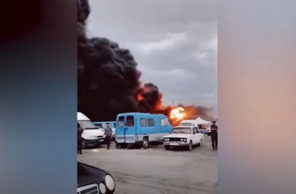 На рынке «Меймандар» вспыхнул пожар (видео)